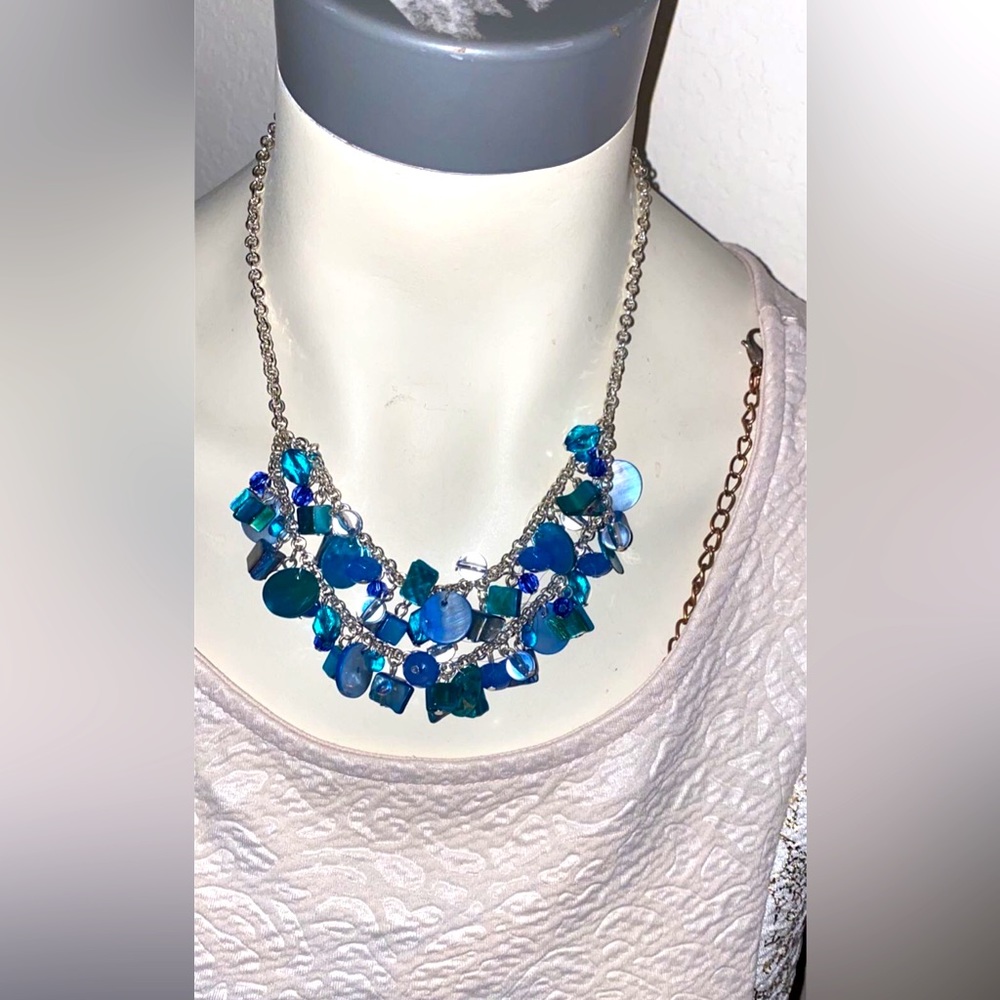 🌺🌸🌼silver tone chain necklace with turquoise cluster beads